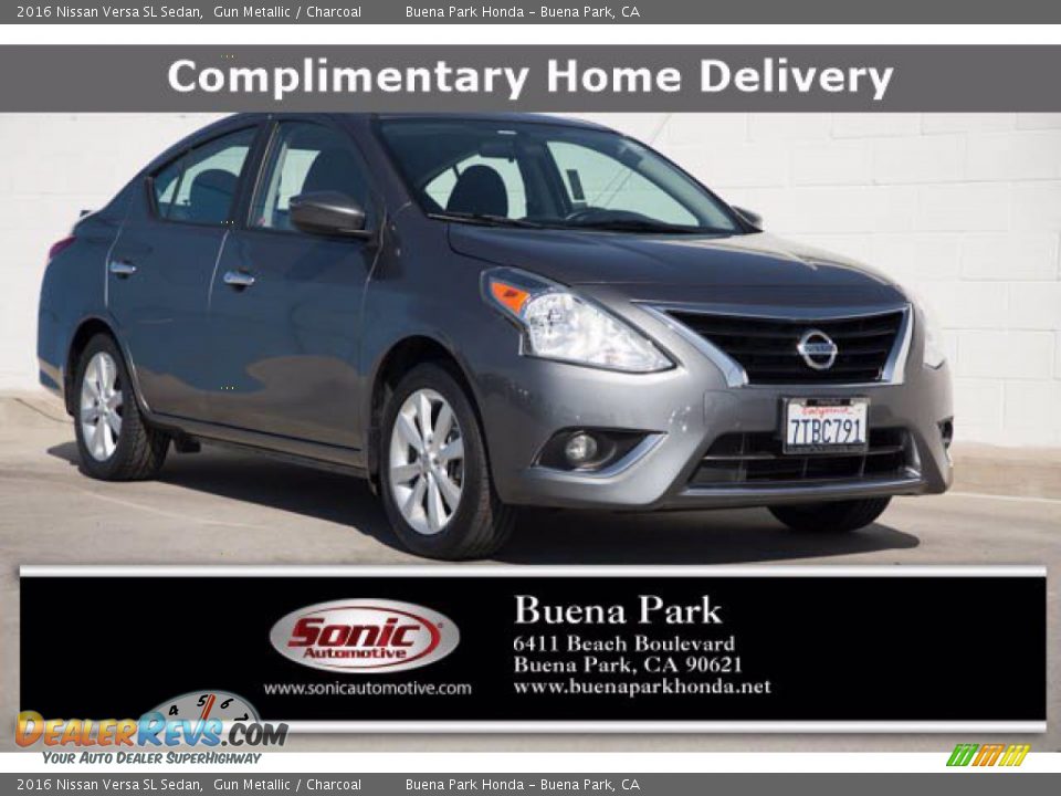 2016 Nissan Versa SL Sedan Gun Metallic / Charcoal Photo #1