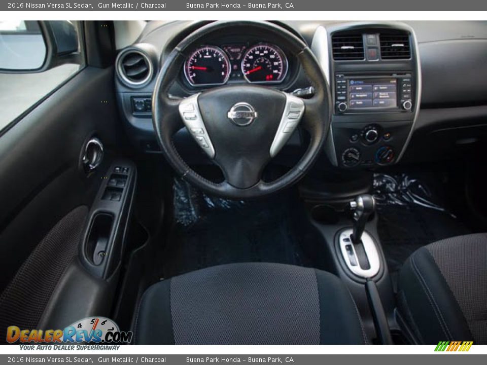 2016 Nissan Versa SL Sedan Gun Metallic / Charcoal Photo #5