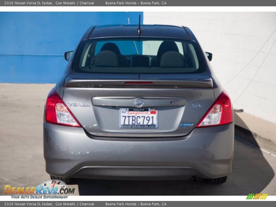 2016 Nissan Versa SL Sedan Gun Metallic / Charcoal Photo #9