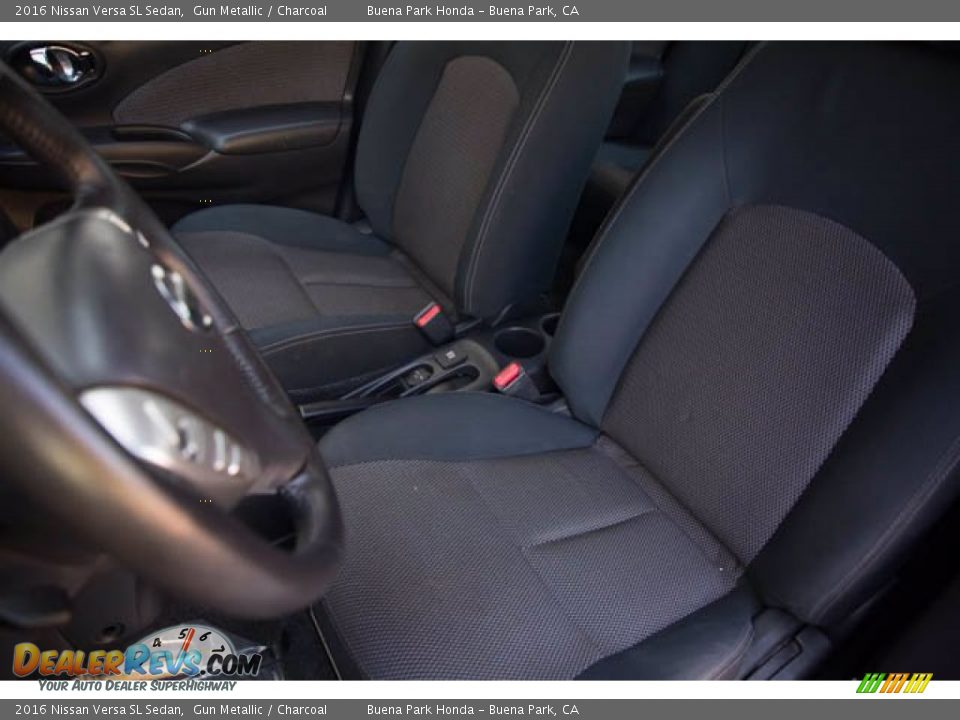 2016 Nissan Versa SL Sedan Gun Metallic / Charcoal Photo #16