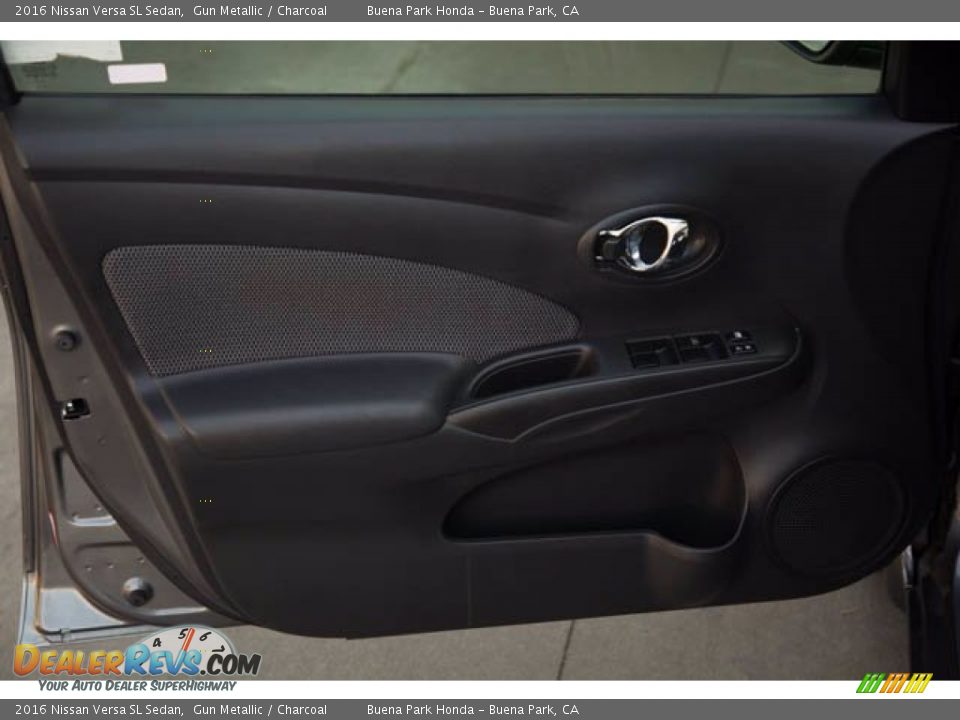 Door Panel of 2016 Nissan Versa SL Sedan Photo #27