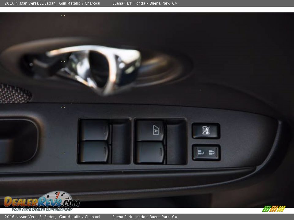 Door Panel of 2016 Nissan Versa SL Sedan Photo #28