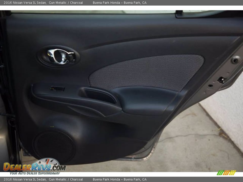 Door Panel of 2016 Nissan Versa SL Sedan Photo #30