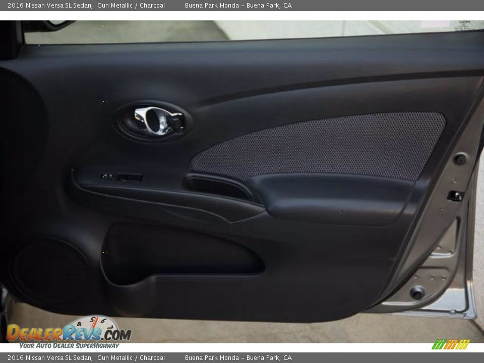 Door Panel of 2016 Nissan Versa SL Sedan Photo #31