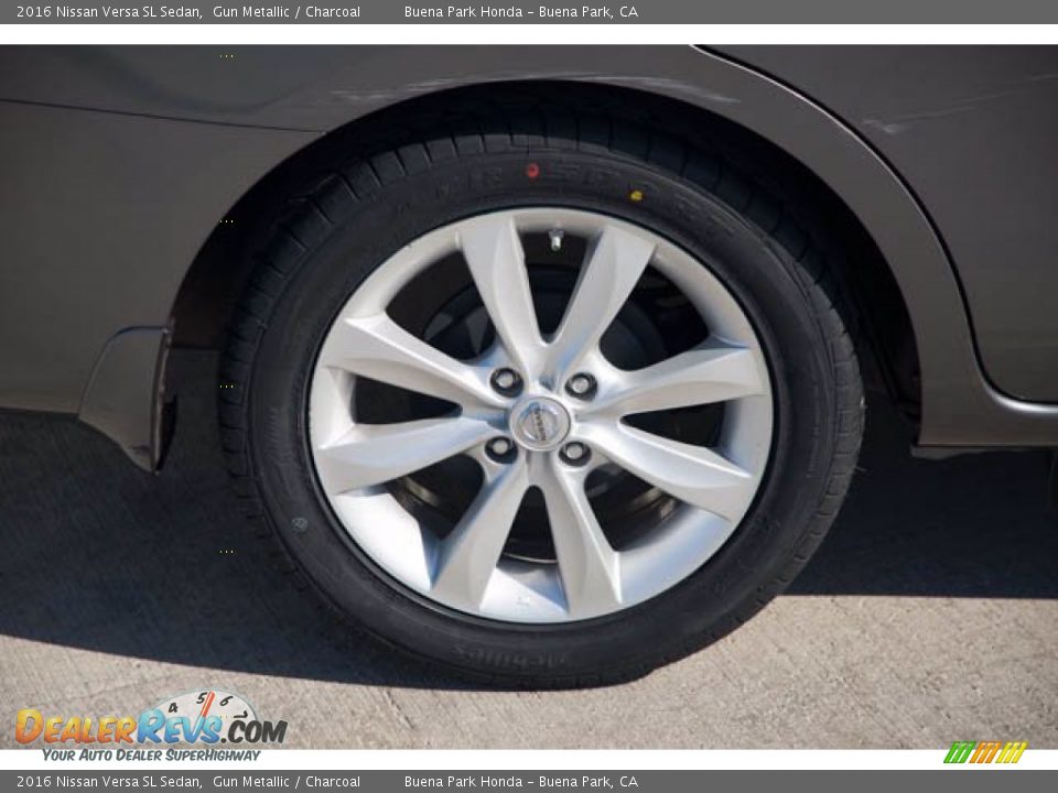 2016 Nissan Versa SL Sedan Wheel Photo #33