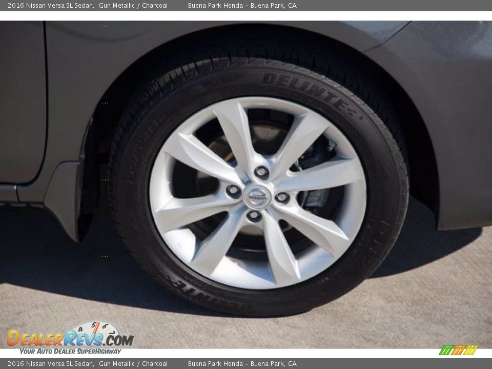 2016 Nissan Versa SL Sedan Wheel Photo #34