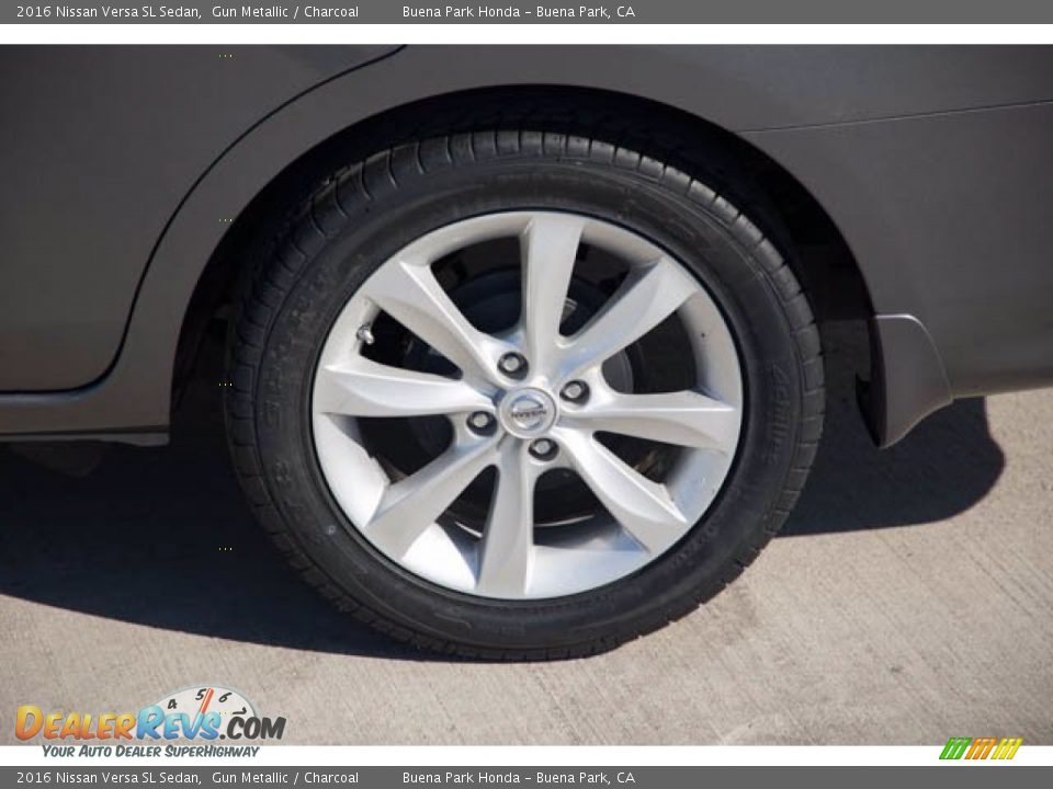 2016 Nissan Versa SL Sedan Wheel Photo #35