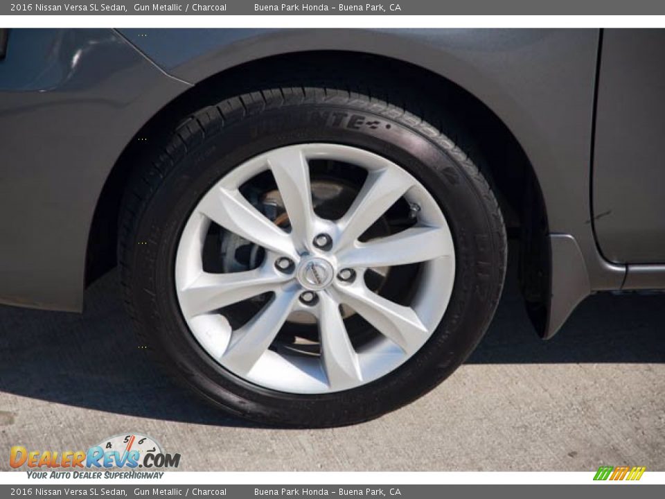 2016 Nissan Versa SL Sedan Wheel Photo #36