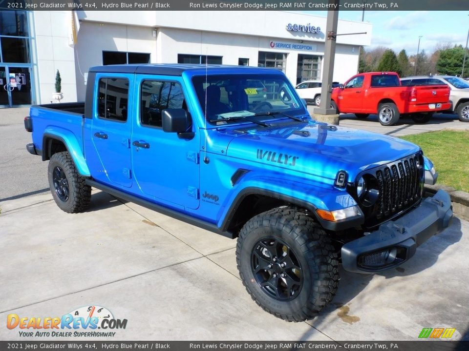 Front 3/4 View of 2021 Jeep Gladiator Willys 4x4 Photo #3