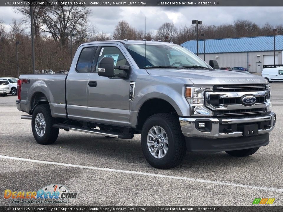 Front 3/4 View of 2020 Ford F250 Super Duty XLT SuperCab 4x4 Photo #3