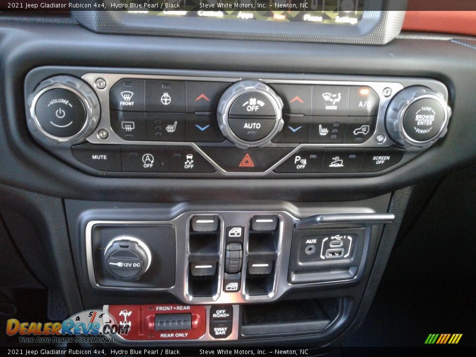 Controls of 2021 Jeep Gladiator Rubicon 4x4 Photo #27