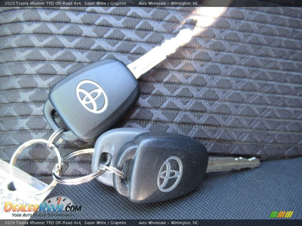 2020 Toyota 4Runner TRD Off-Road 4x4 Super White / Graphite Photo #20