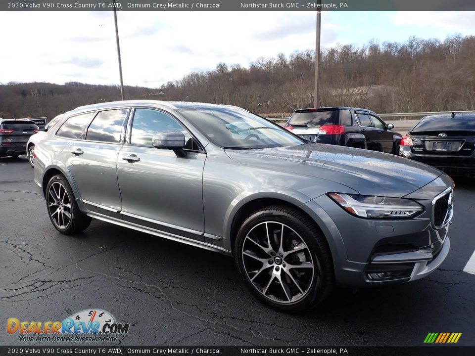 Front 3/4 View of 2020 Volvo V90 Cross Country T6 AWD Photo #4