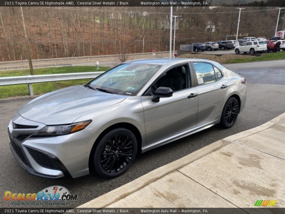 Front 3/4 View of 2021 Toyota Camry SE Nightshade AWD Photo #13
