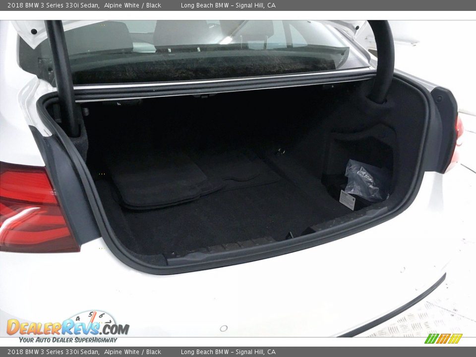 2018 BMW 3 Series 330i Sedan Alpine White / Black Photo #32