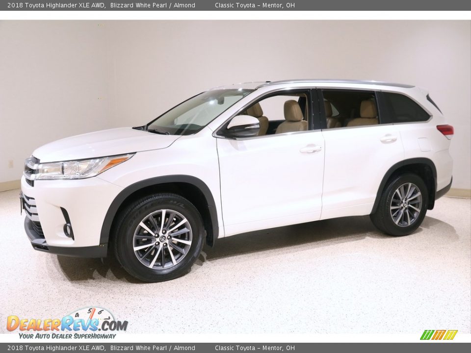 2018 Toyota Highlander XLE AWD Blizzard White Pearl / Almond Photo #3