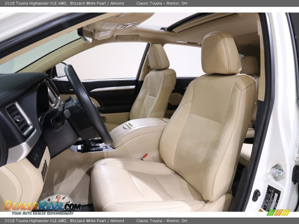 2018 Toyota Highlander XLE AWD Blizzard White Pearl / Almond Photo #5