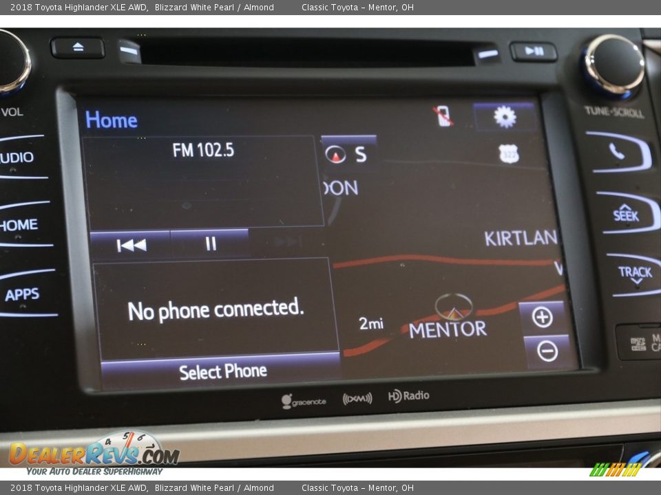 2018 Toyota Highlander XLE AWD Blizzard White Pearl / Almond Photo #10