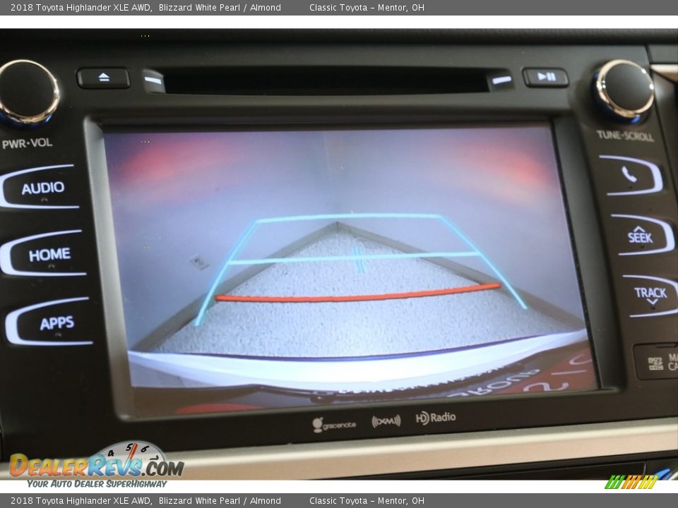 2018 Toyota Highlander XLE AWD Blizzard White Pearl / Almond Photo #12