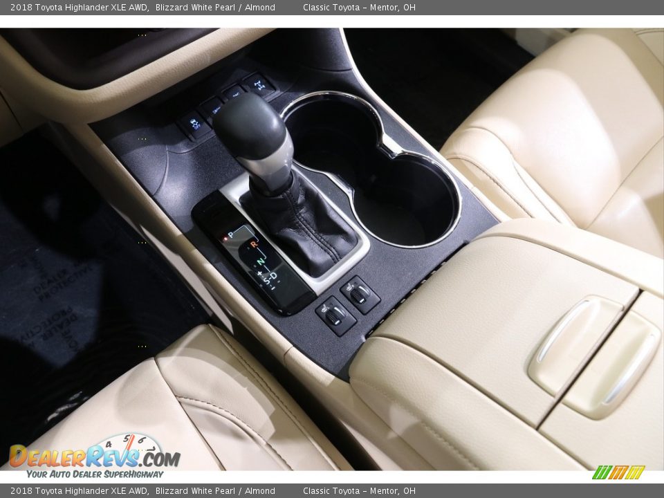 2018 Toyota Highlander XLE AWD Blizzard White Pearl / Almond Photo #13