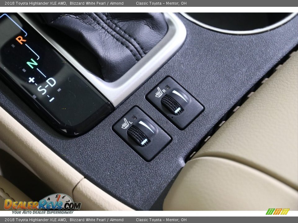 2018 Toyota Highlander XLE AWD Blizzard White Pearl / Almond Photo #14
