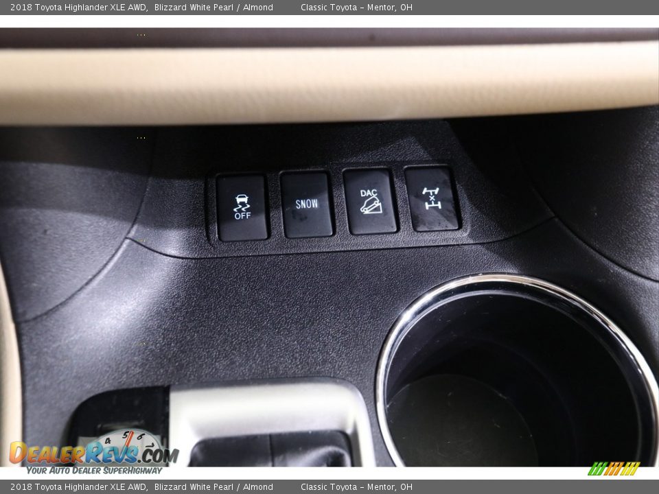 2018 Toyota Highlander XLE AWD Blizzard White Pearl / Almond Photo #15