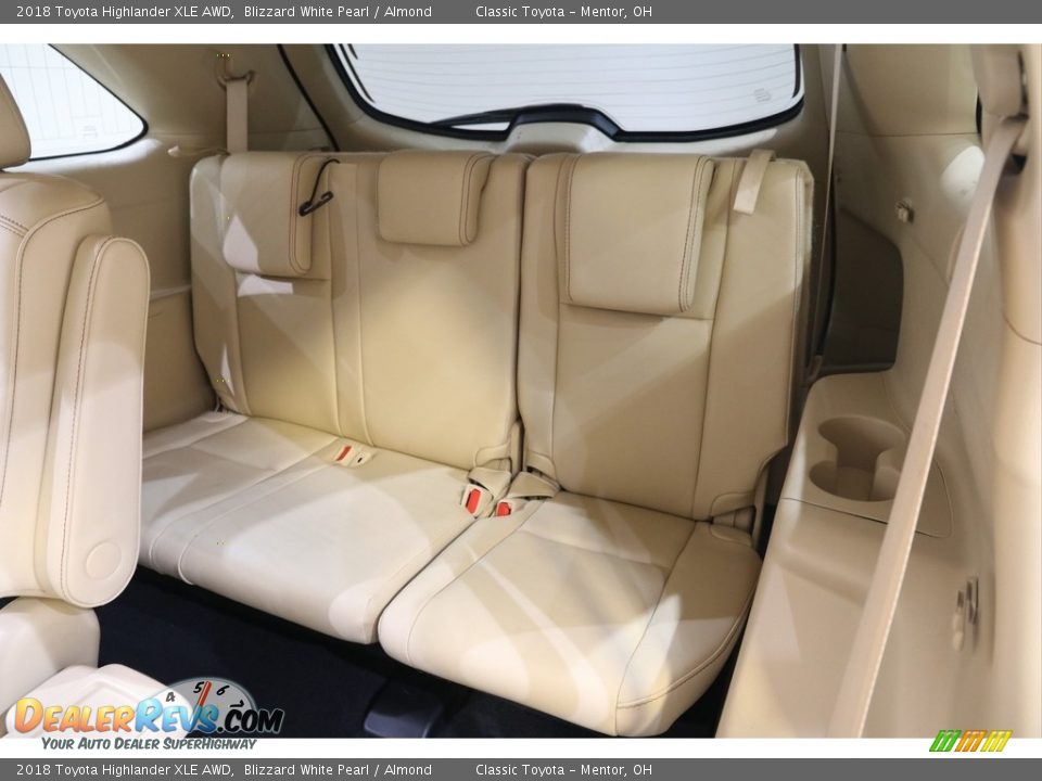 2018 Toyota Highlander XLE AWD Blizzard White Pearl / Almond Photo #19