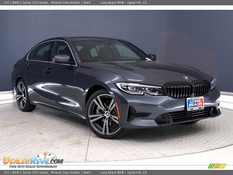 Front 3/4 View of 2021 BMW 3 Series 330i Sedan Photo #17