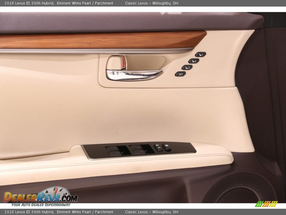 Door Panel of 2016 Lexus ES 300h Hybrid Photo #5