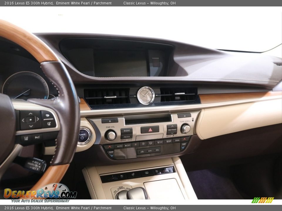 Dashboard of 2016 Lexus ES 300h Hybrid Photo #10