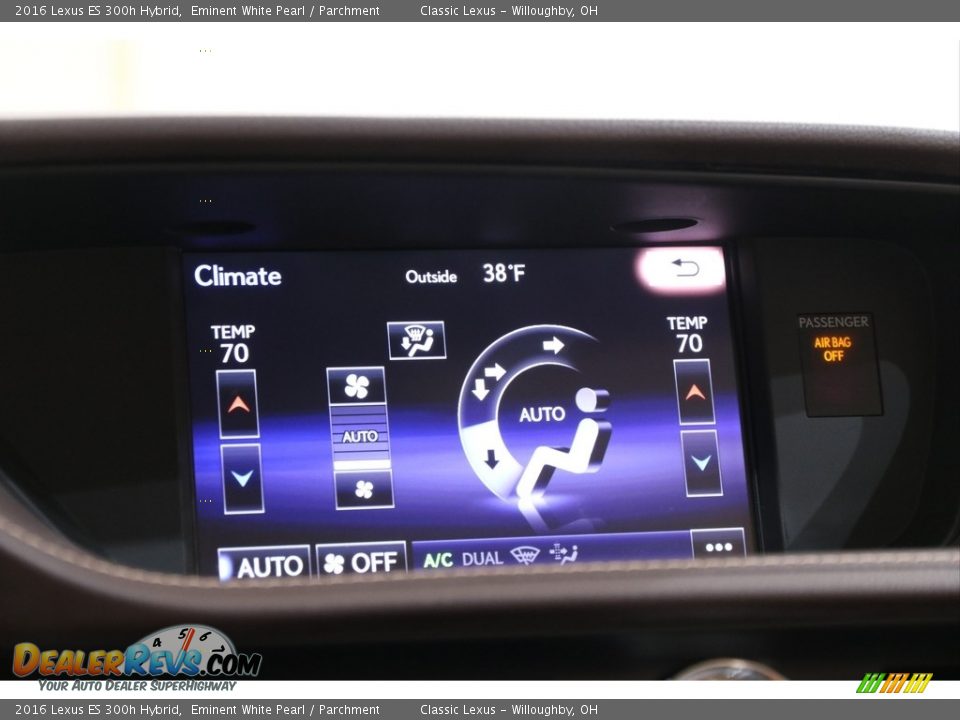 Controls of 2016 Lexus ES 300h Hybrid Photo #17