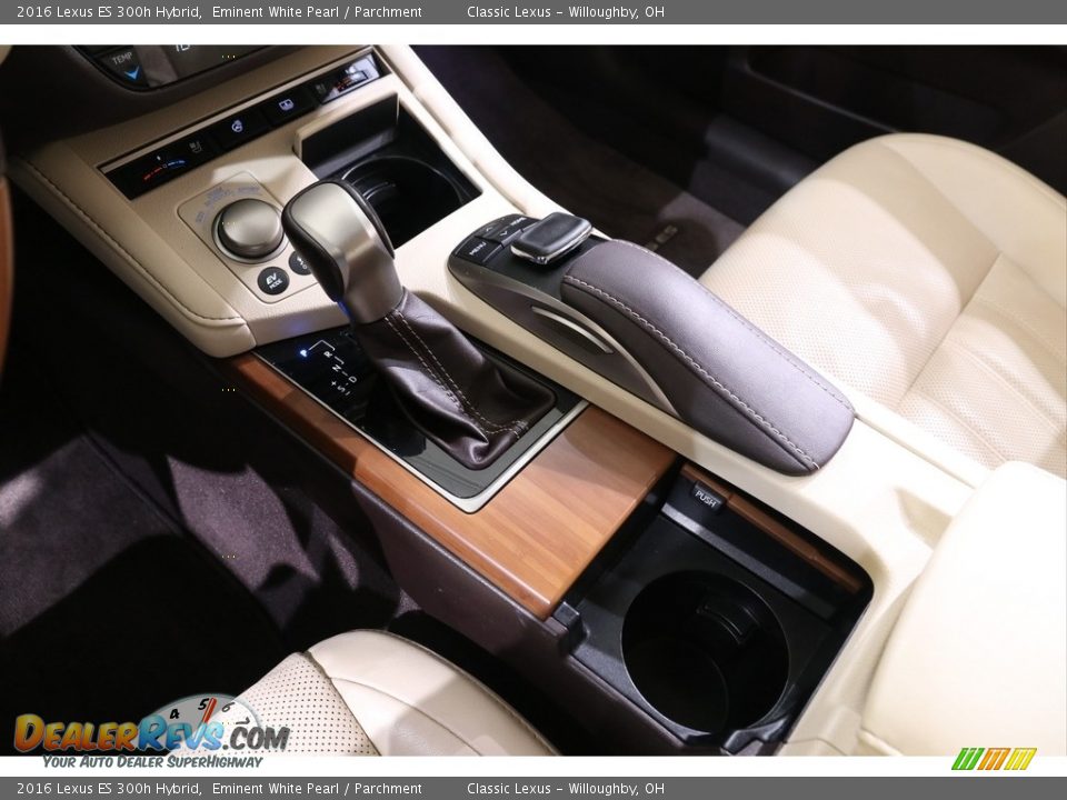 Controls of 2016 Lexus ES 300h Hybrid Photo #19