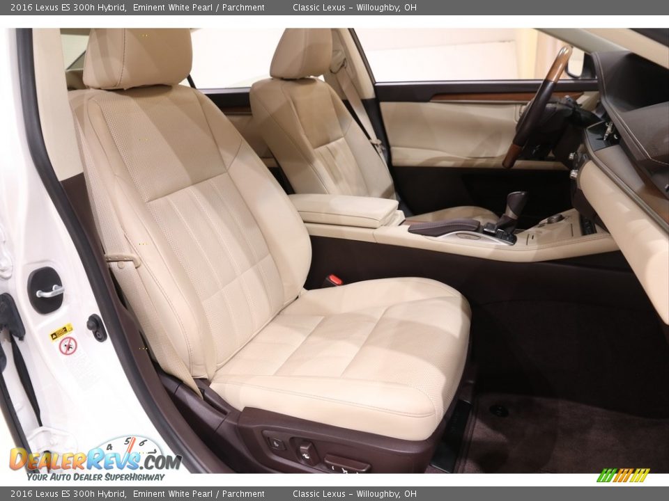 Front Seat of 2016 Lexus ES 300h Hybrid Photo #21