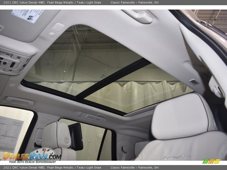 Sunroof of 2021 GMC Yukon Denali 4WD Photo #6