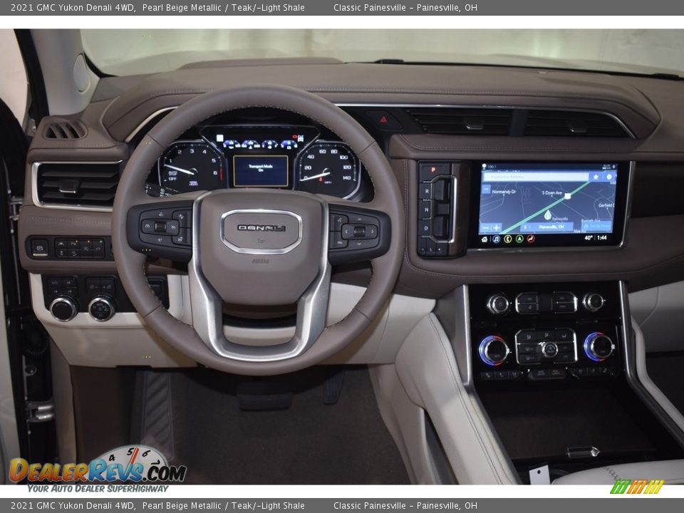 Dashboard of 2021 GMC Yukon Denali 4WD Photo #11