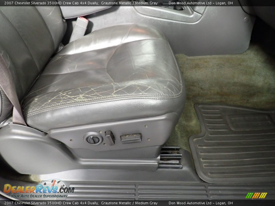 2007 Chevrolet Silverado 3500HD Crew Cab 4x4 Dually Graystone Metallic / Medium Gray Photo #31