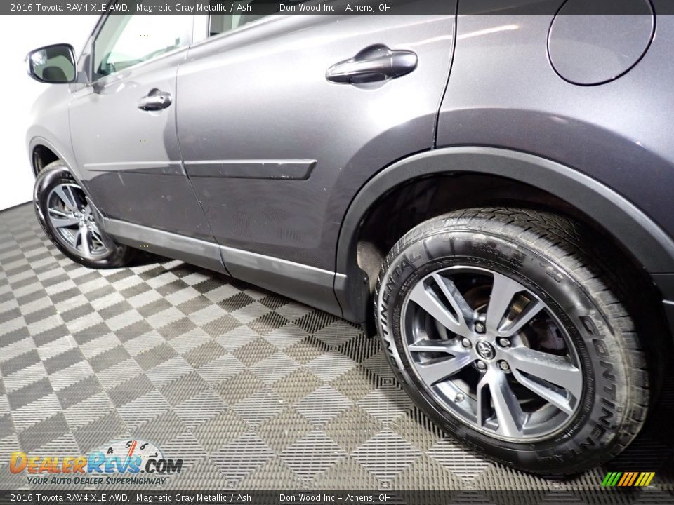 2016 Toyota RAV4 XLE AWD Magnetic Gray Metallic / Ash Photo #11