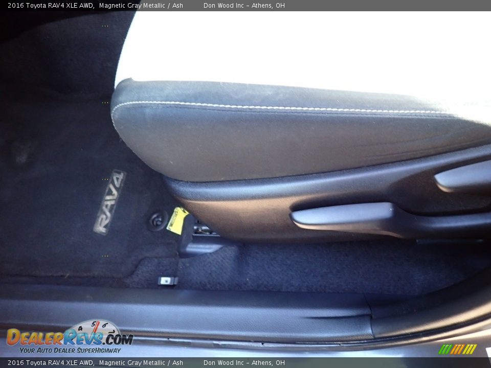 2016 Toyota RAV4 XLE AWD Magnetic Gray Metallic / Ash Photo #23