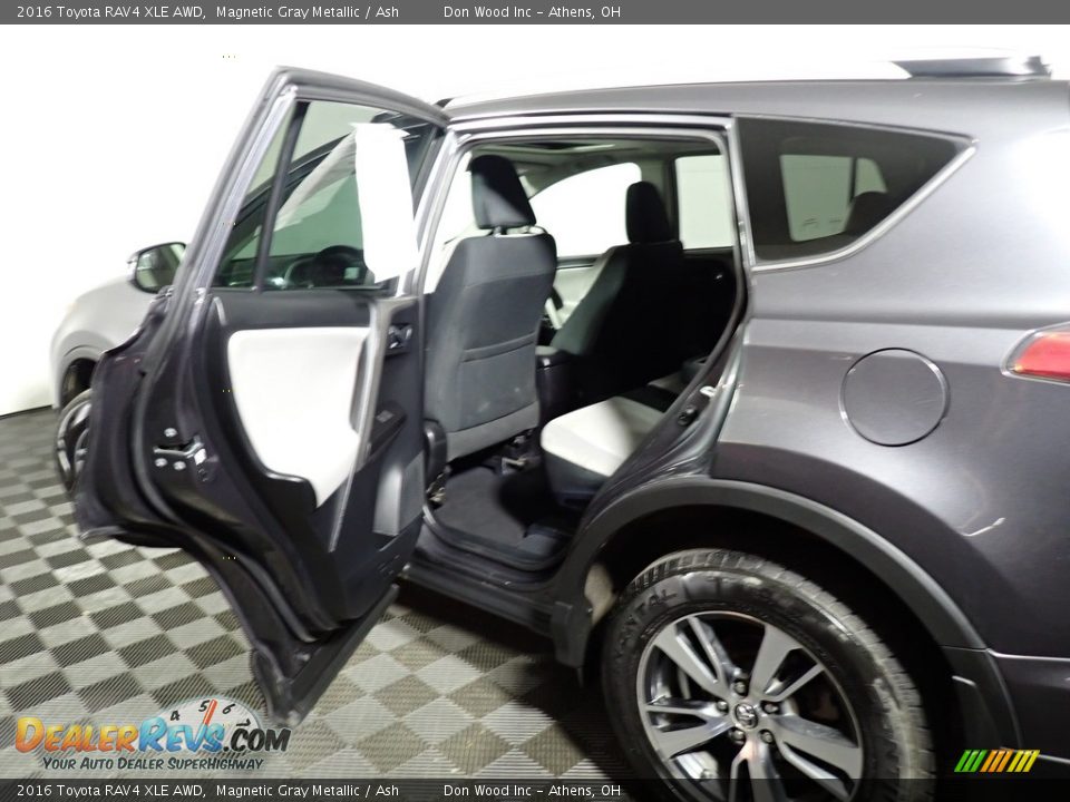 2016 Toyota RAV4 XLE AWD Magnetic Gray Metallic / Ash Photo #36