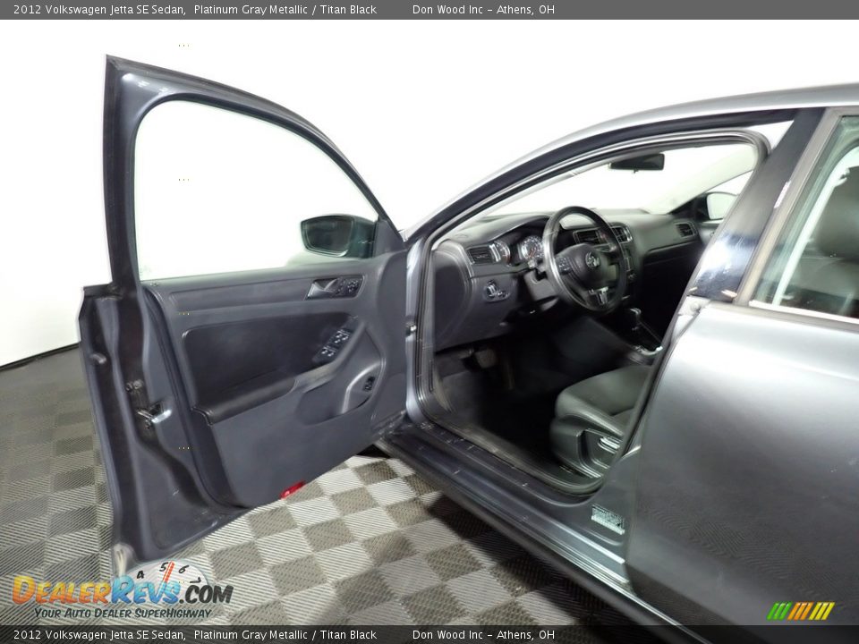2012 Volkswagen Jetta SE Sedan Platinum Gray Metallic / Titan Black Photo #28
