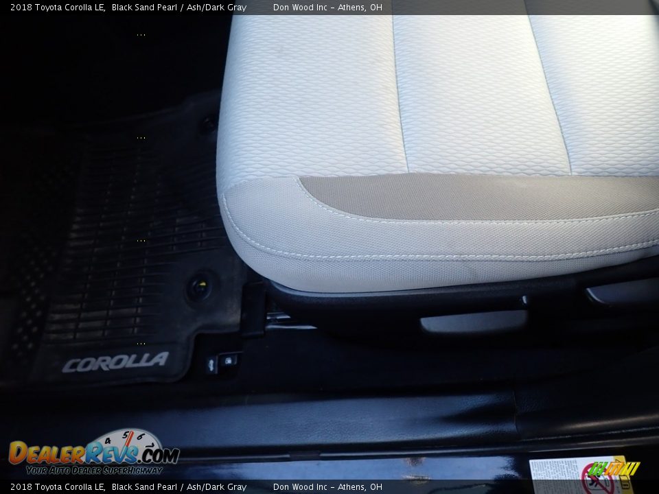 2018 Toyota Corolla LE Black Sand Pearl / Ash/Dark Gray Photo #19