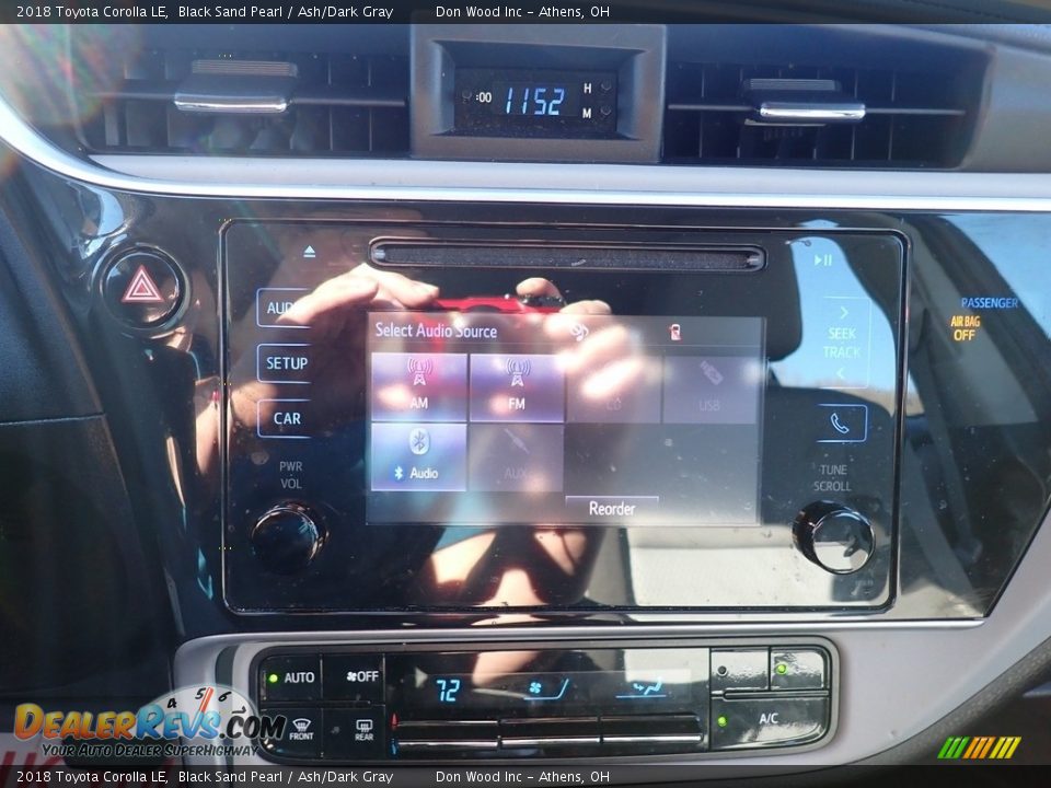 2018 Toyota Corolla LE Black Sand Pearl / Ash/Dark Gray Photo #28