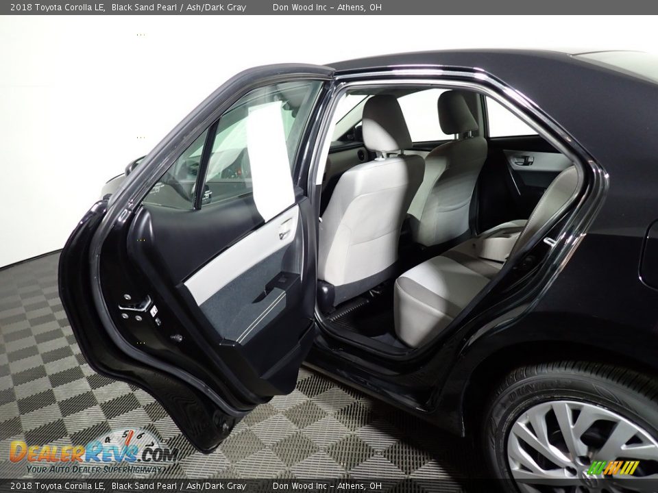 2018 Toyota Corolla LE Black Sand Pearl / Ash/Dark Gray Photo #34