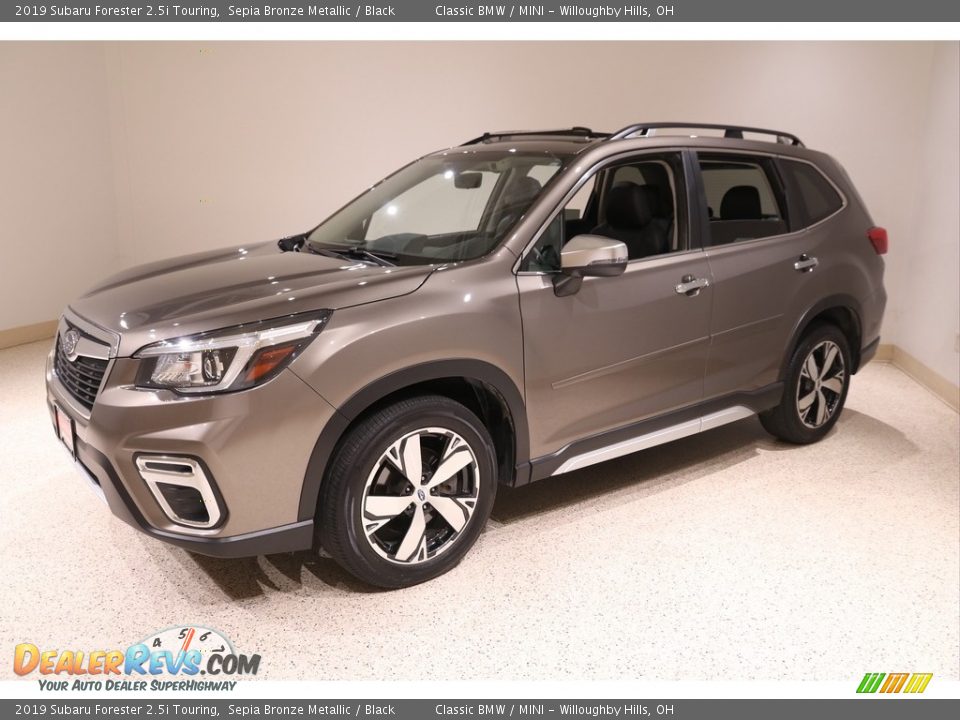 Front 3/4 View of 2019 Subaru Forester 2.5i Touring Photo #3
