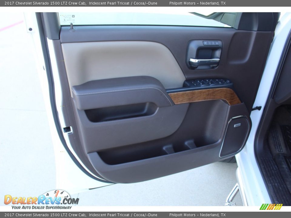 Door Panel of 2017 Chevrolet Silverado 1500 LTZ Crew Cab Photo #8