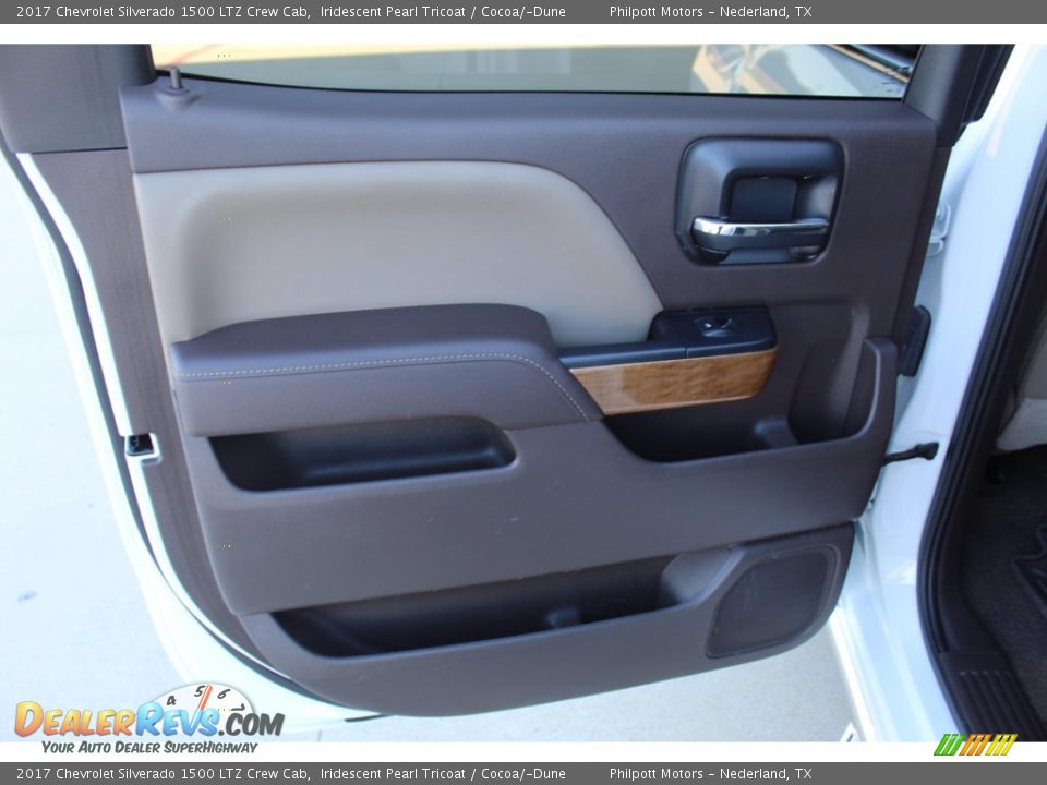 Door Panel of 2017 Chevrolet Silverado 1500 LTZ Crew Cab Photo #17