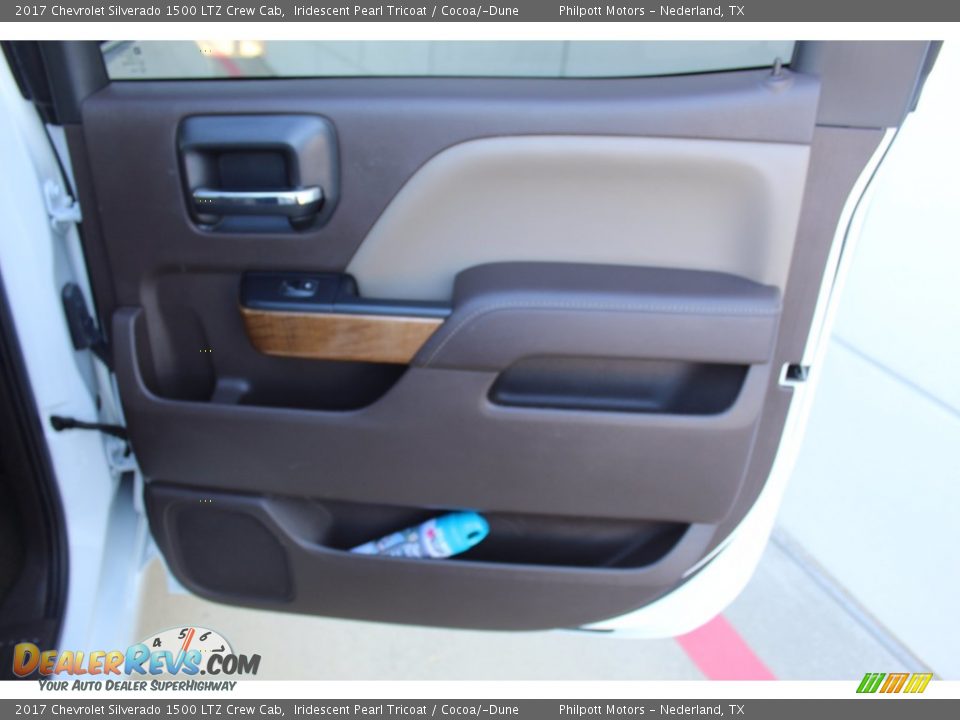 Door Panel of 2017 Chevrolet Silverado 1500 LTZ Crew Cab Photo #21