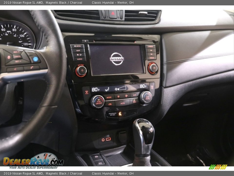 Controls of 2019 Nissan Rogue SL AWD Photo #10