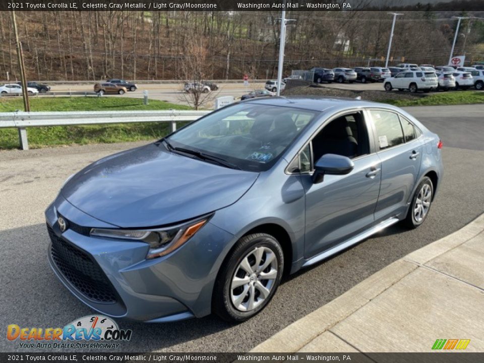 Front 3/4 View of 2021 Toyota Corolla LE Photo #12