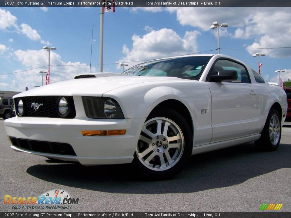 Front 3/4 View of 2007 Ford Mustang GT Premium Coupe Photo #5